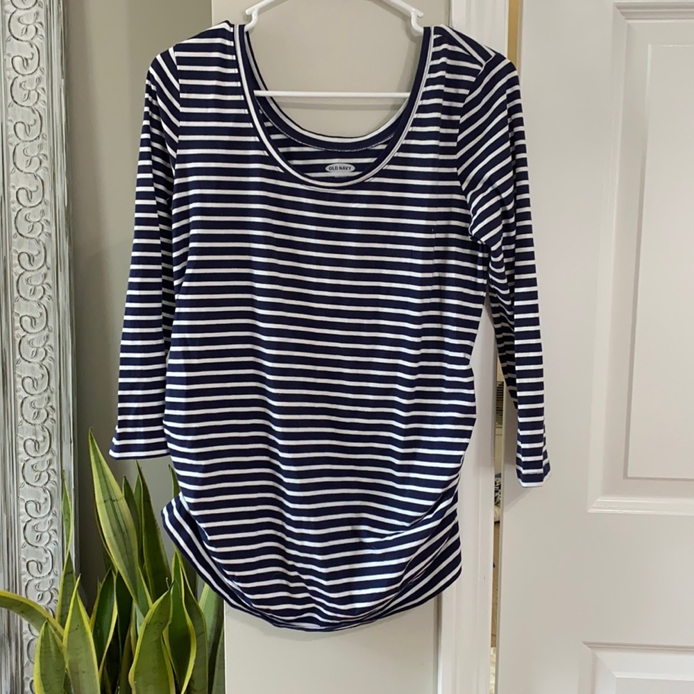 Maternity long sleeved fitted tee